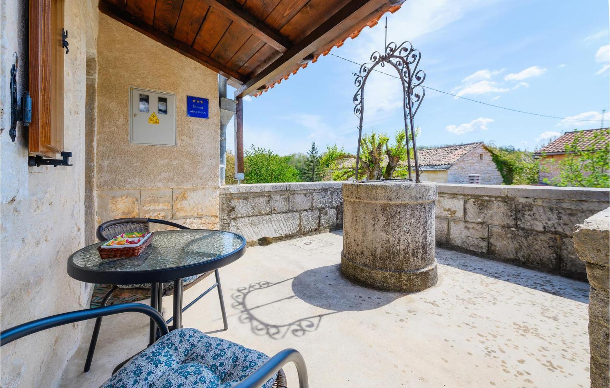 Cozy Home In Pazin With House A Panoramic View Exterior foto
