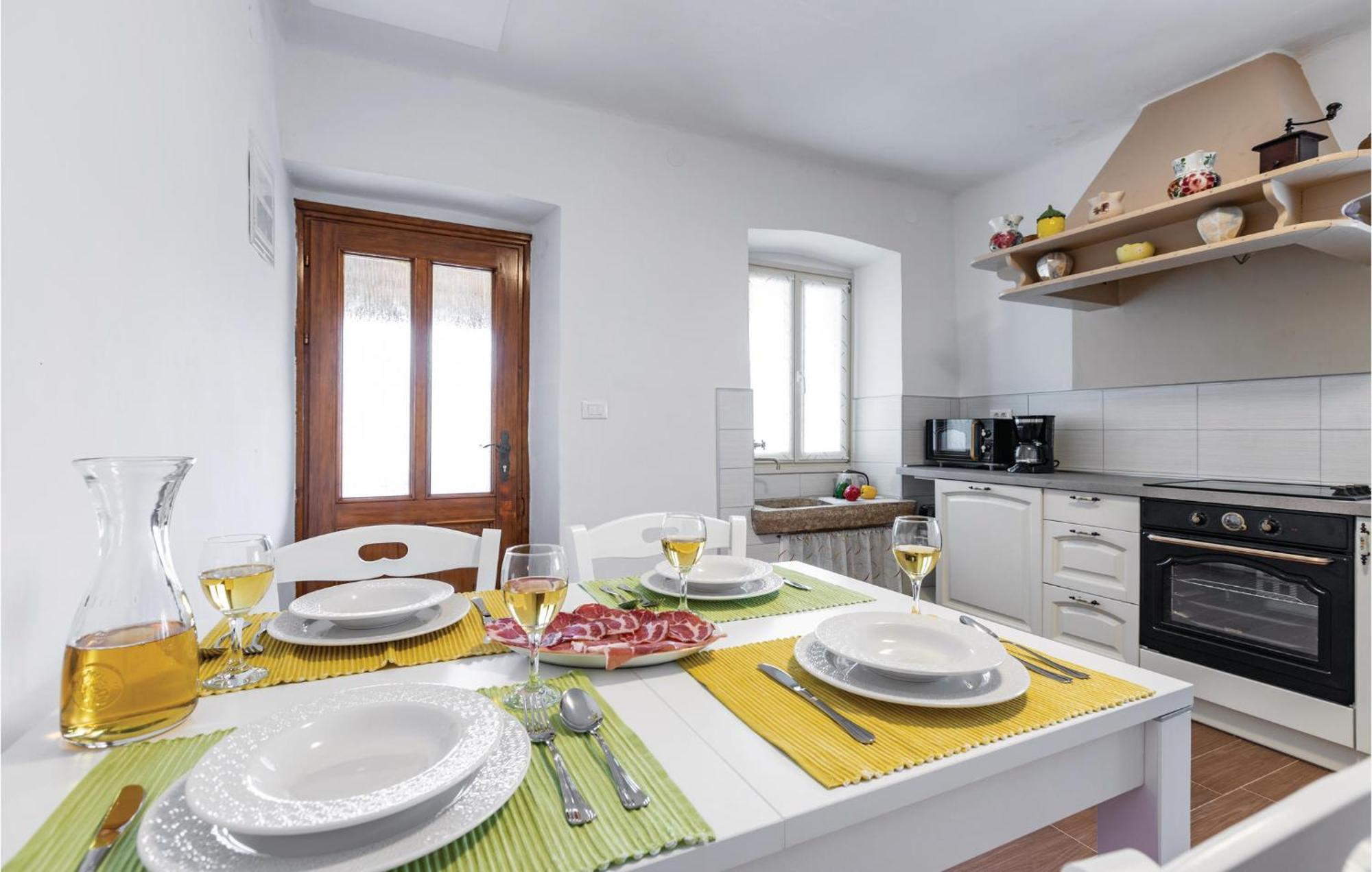 Cozy Home In Pazin With House A Panoramic View Exterior foto