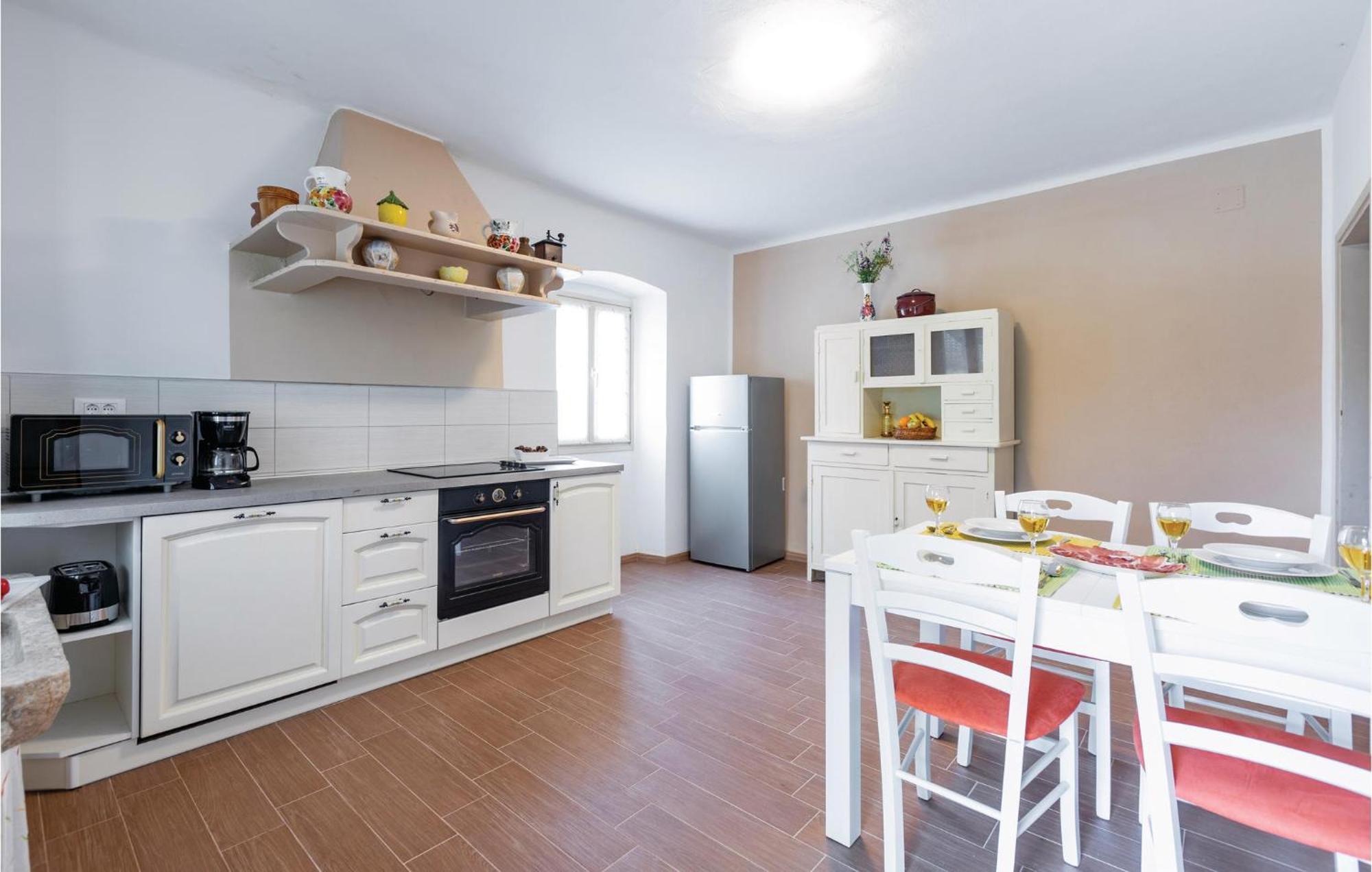 Cozy Home In Pazin With House A Panoramic View Exterior foto