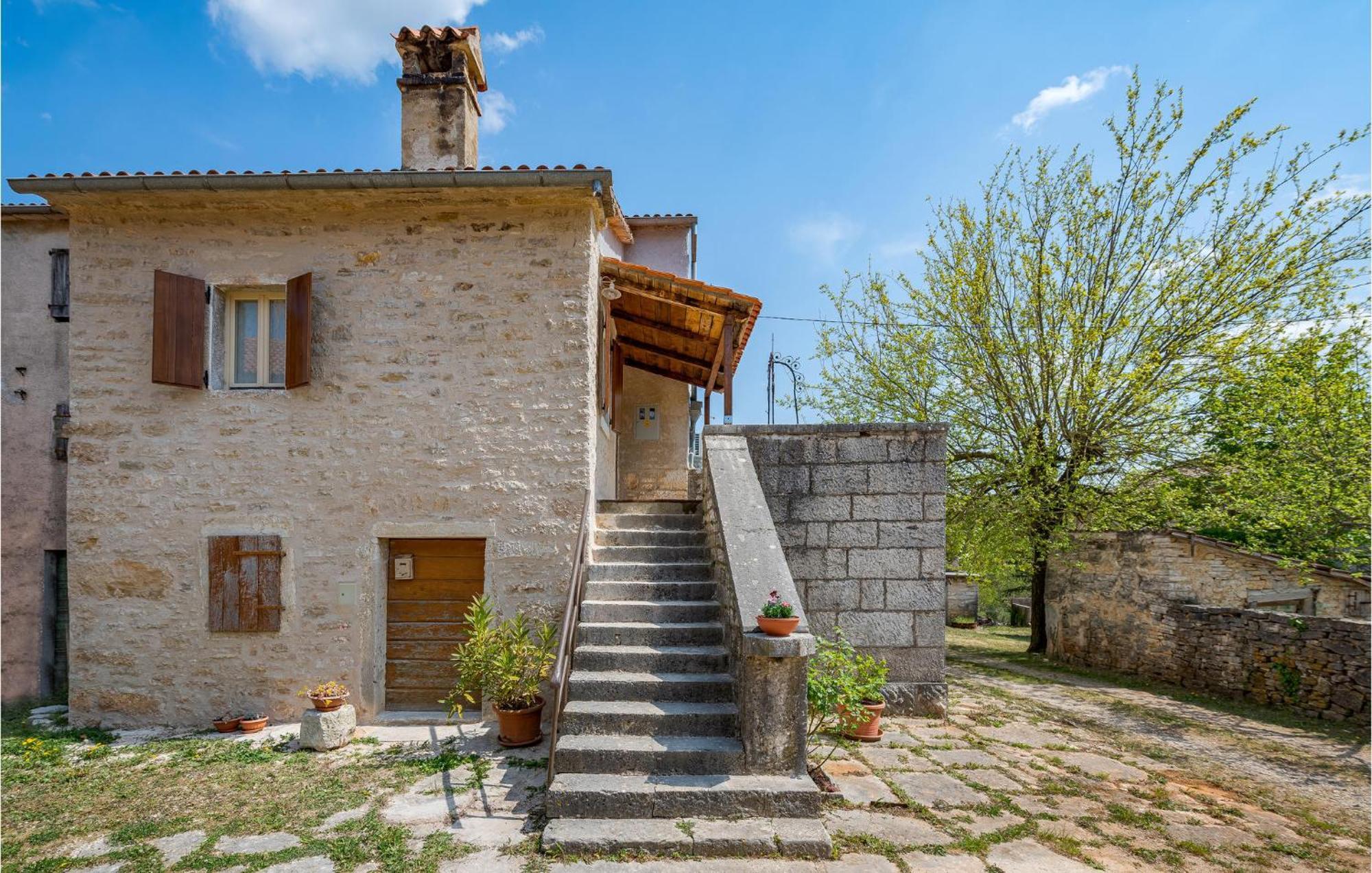 Cozy Home In Pazin With House A Panoramic View Exterior foto